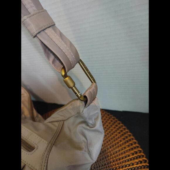 Travelon RFID Blocking Crossbody & Wallet Seg - Picture 4 of 6